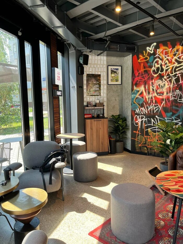 Неформальный дизайн кафе от студии общественных пространств Allartsdesign