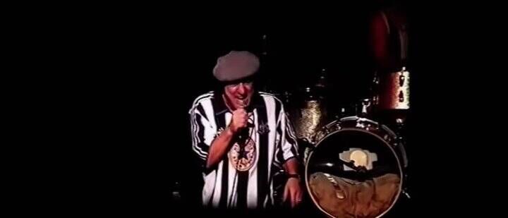 Brian Johnson из АС/DC поёт Hold The Line группы TOTO - Музыканты, Рок, Музыка, ВКонтакте (ссылка), AC DC, Toto, Geordie, Клип, Видео, Видео вк