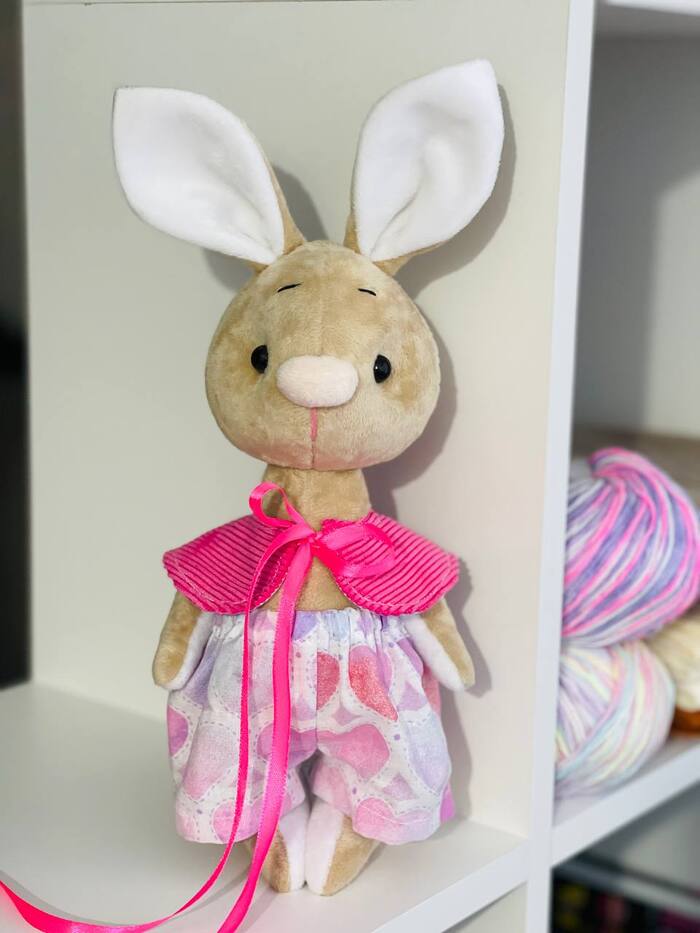 А что это там такое в углу комнаты? Надо встать, чтобы было лучше видно.