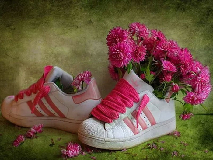 FEDORA EGOROVNA: КРОССОВКИ и БУКЕТ