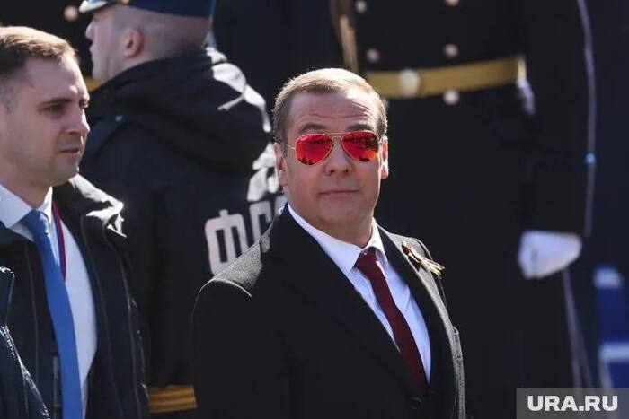 Путин наградил Медведева орденом «За заслуги перед Отечеством IV степени»