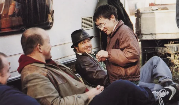 Как снимали фильм Большой куш, кадры со съемок и интересные факты о фильме Фото со съемок, Актеры и актрисы, Классика, Интересные факты о кино, Гай Ричи, Большой куш, Ностальгия, Яндекс Дзен (ссылка), Длиннопост Как снимали фильм Большой куш, кадры со съемок и интересные факты о фильме Фото со съемок, Актеры и актрисы, Классика, Интересные факты о кино, Гай Ричи, Большой куш, Ностальгия, Яндекс Дзен (ссылка), Длиннопост