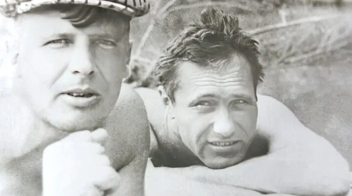 С школьным другом Александром Куксиным (1965)