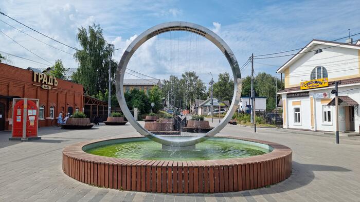 Встреча истории с хайтеком.