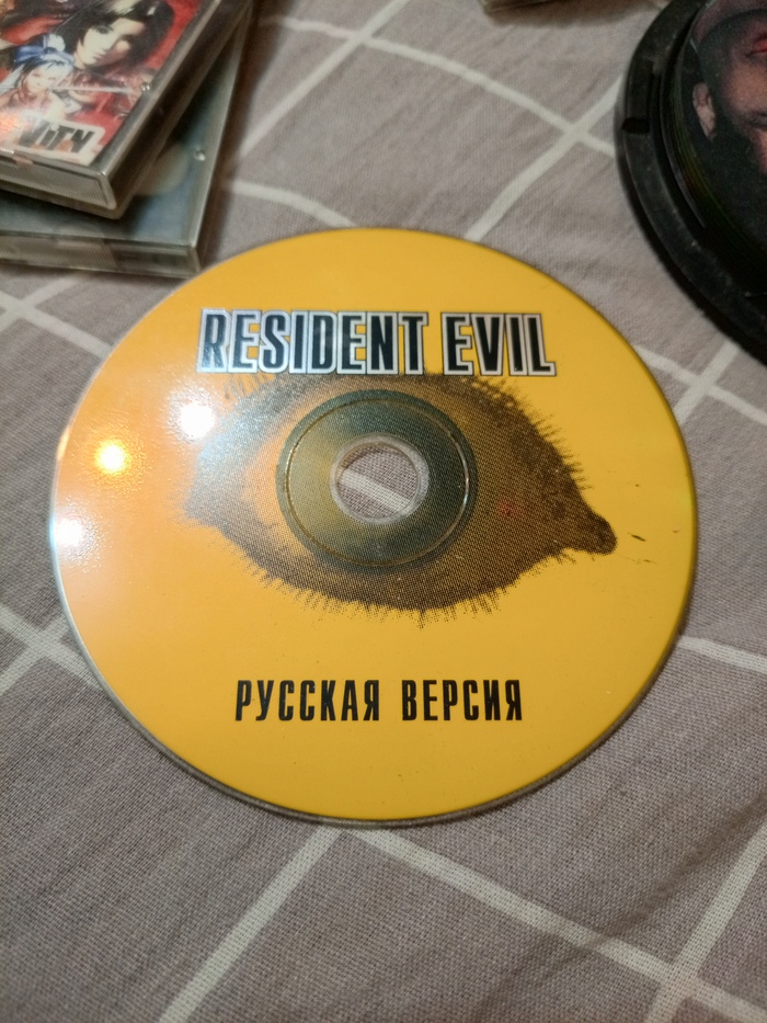 Пиратка самой первой. На плойку.