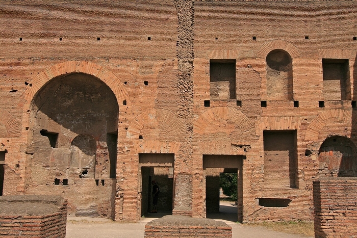 Стена Дома Августа в Риме