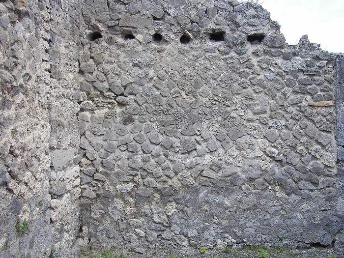 Opus incertum на здании в Помпеях