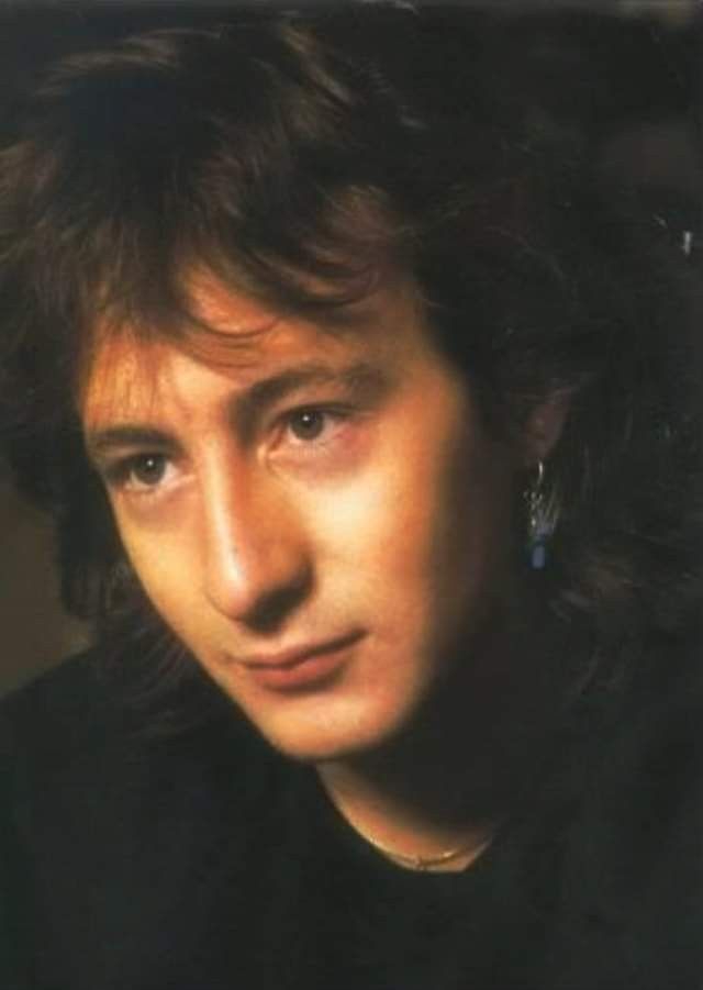 JULIAN LENNON выпустил видео трек 2025 года хита "Because"