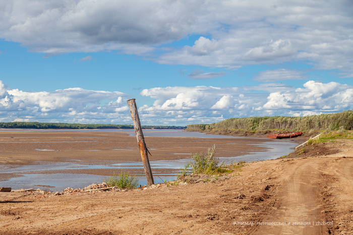 Река Мезень рядом с причалом