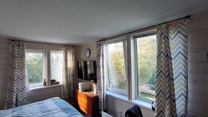 Родительская спальня . Потолок - покрашенный ОСП