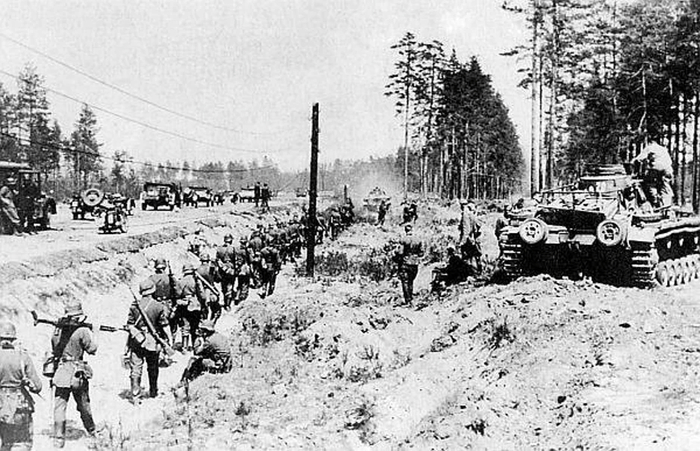 Как окруженные войска спасли Москву