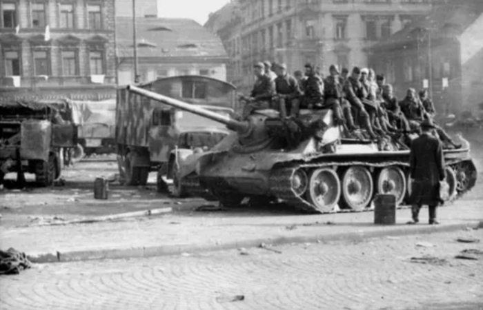 Су-85 с катками от немецкого танка "Пантера".