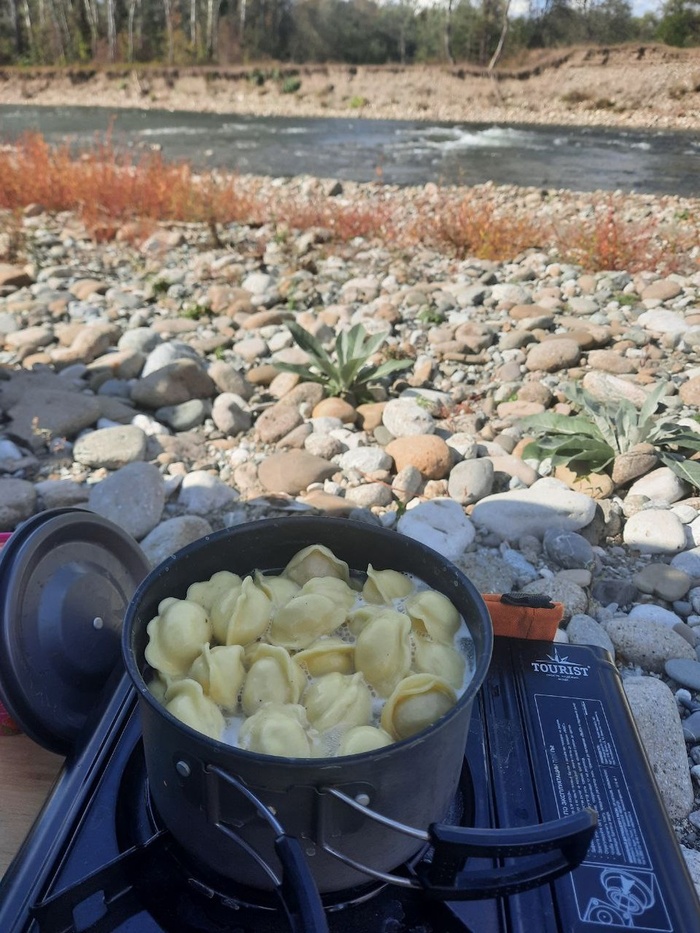 отличный вид, прекрасная атмосфера и чистый воздух способствовали хорошему аппетиту