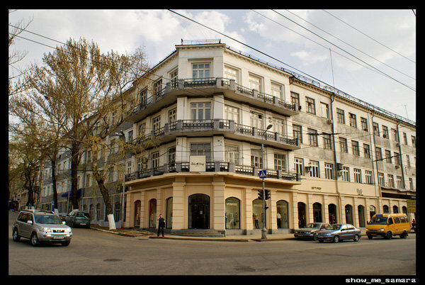 Здание института.