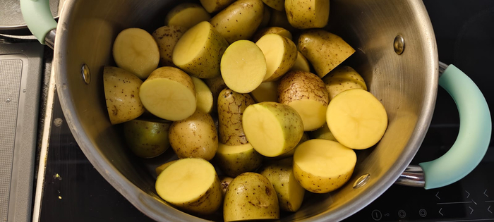 Выкладываю в кастрюлю