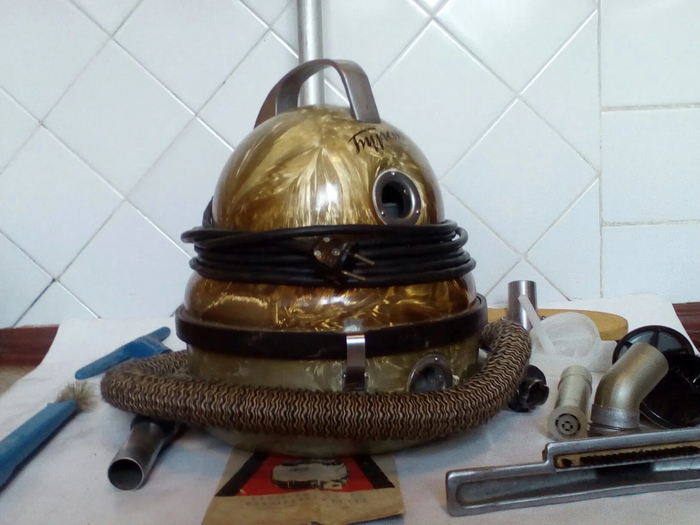 Пылесос "Буран". В честь него даже назвали в последствии космический корабль.