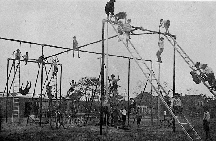 Детей самым серьёзным образом готовили не бояться высоты, открытого пространства, сложных опасных конструкций