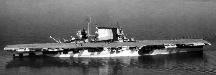 USS Saratoga в камуфляжной окраске, 1944 год