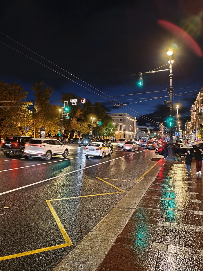 Ну и в завершение просто дождливый осенний Невский..люблю)