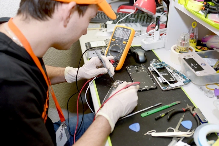 Открыть бизнес по ремонту мобильных телефонов: о каких реальностях нужно знать