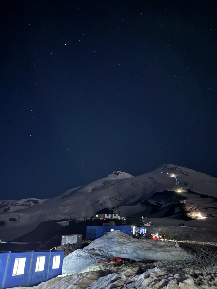 Как я ходил на Эльбрус. Ч. 4: Приют альпинистов, статика в кошках и предчувствие штурма