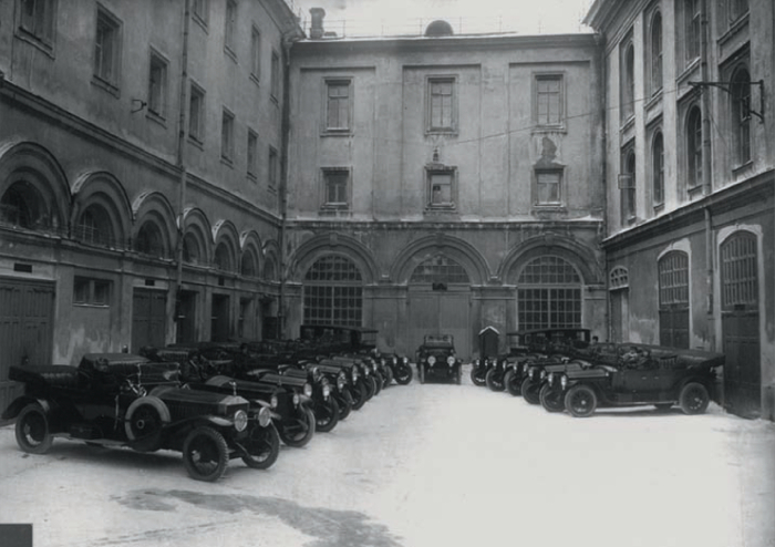 Кремлёвский гараж. Фото 1923 года