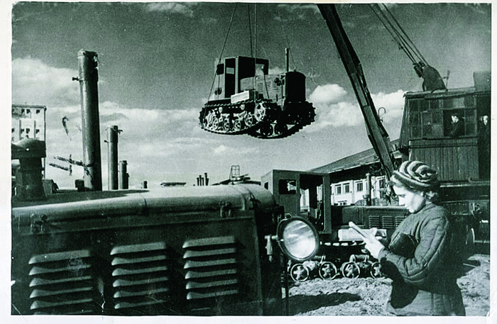 Алтайский тракторный завод. Фото 1944–1945 годов