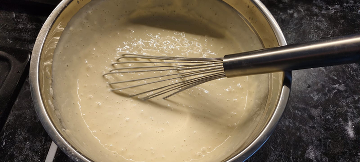 Венчиком все взбиваю до однородности