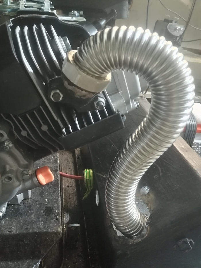 Тут виден переход на гофру