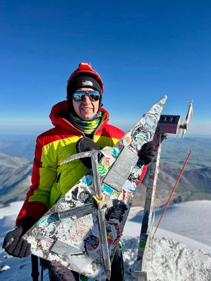 Как я ходил на Эльбрус. Ч. 5 Финал: Штурм, "Горняшка", конфета за седловину