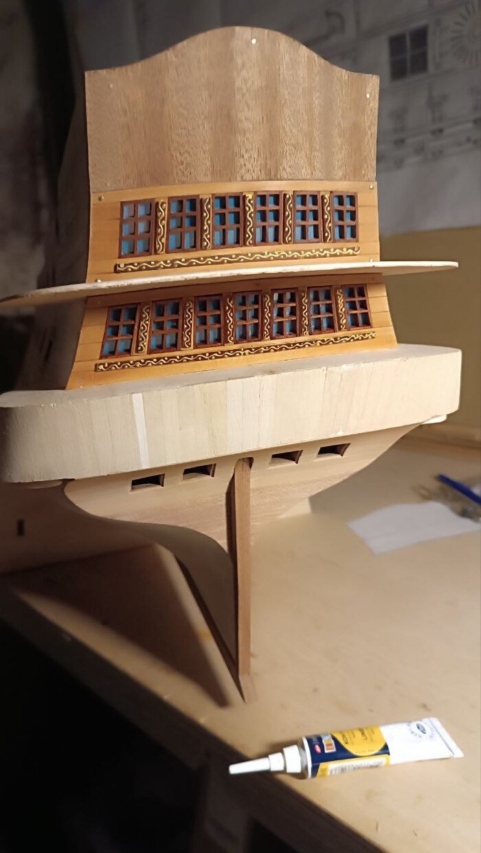   ,    ))).             ,   ,        ))). 