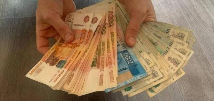 Минтруд решил частично ограничить выдачу зарплат, чтобы их не украли мошенники