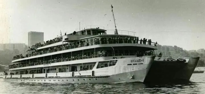 Город Горький, 1978 год. Катамаран "Отдых-1"