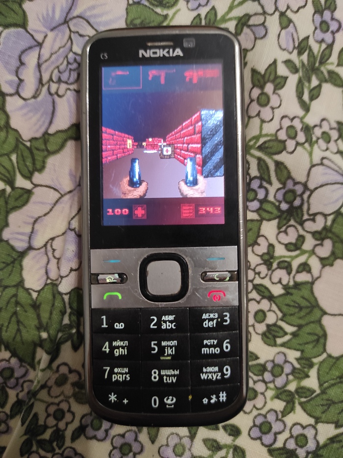 2025 год... у всех уже есть Андроиды... а я на старом добром Nokia C5 гоняю в старые ностальгирующие Java-игры... и до сих пор считаю лучшим геймингом, чем на "ведре"!
