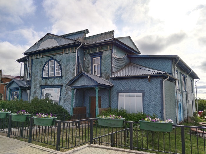 Здание бывшего купеческого собрания. Тулун