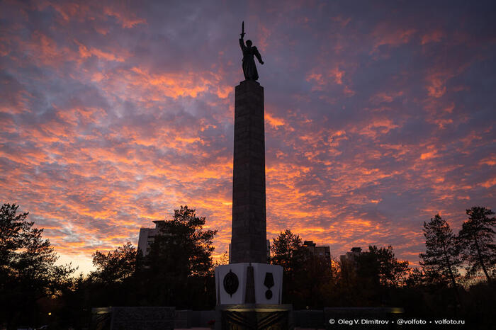 Закат над памятником сотрудникам НКВД