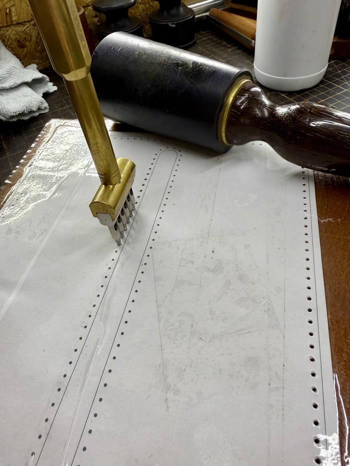 Клеим выкройку, пробиваем, вырезаем