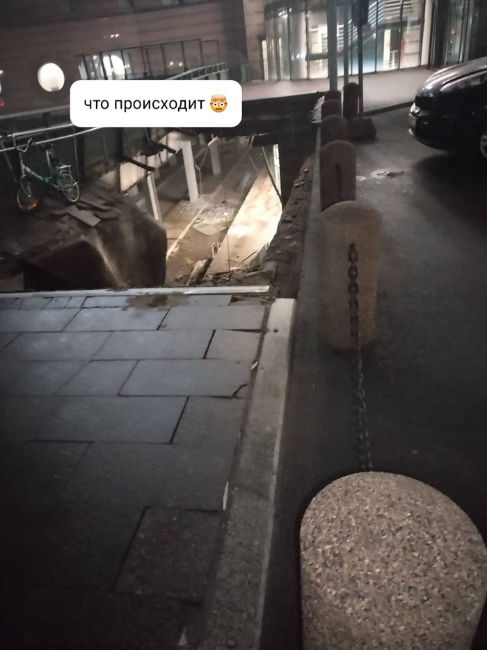 Вчера рухнула крыша паркинга на Ладожском вокзале, велосипед в шоке)