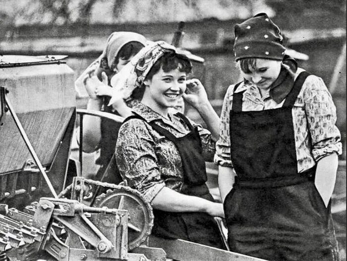 у меня одна бывшая работает на фабрике...жена тоже работает, кстати