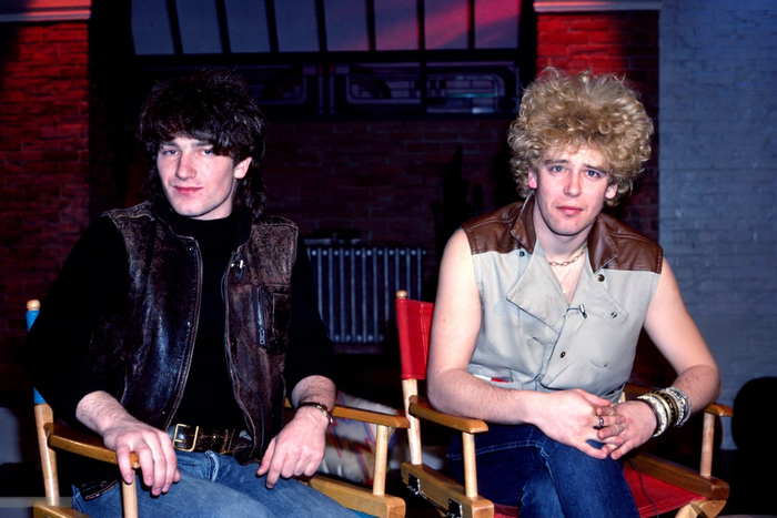 Боно и Адам Клейтон из группы U2, во время интервью на MTV. Нью-Йорк, 14 декабря 1981 года. Фото Гэри Гершоффа.