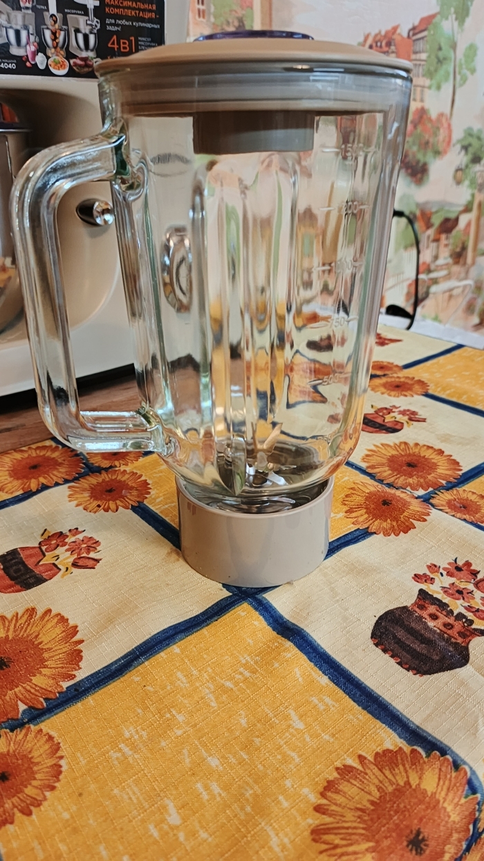 Сверху отверстие, можно доливать что либо.