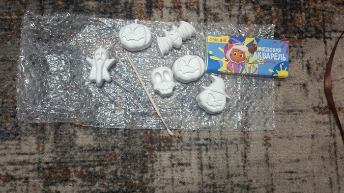 Тема хеллуин в виде фигурок для раскраски это вообще отдельное спасибо,ведь за одним столом можно всех уладить и увлеч.