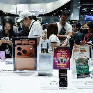 Apple      $4     iPhone 17