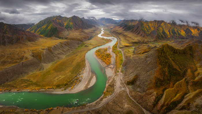 Hasselblad Камера: L2D-20c Дата/время: 2025-09-21 16:19:53 Выдержка: 1/800 sec Диафрагма: f/2.8 Чувствительность: ISO 100Фокусное расстояние: 12.29 mm 35-мм эквивалент: 24 mm Объектив: 24.0 mm f/2.8 GPS: 50.3653147 N , 86.6781280 E