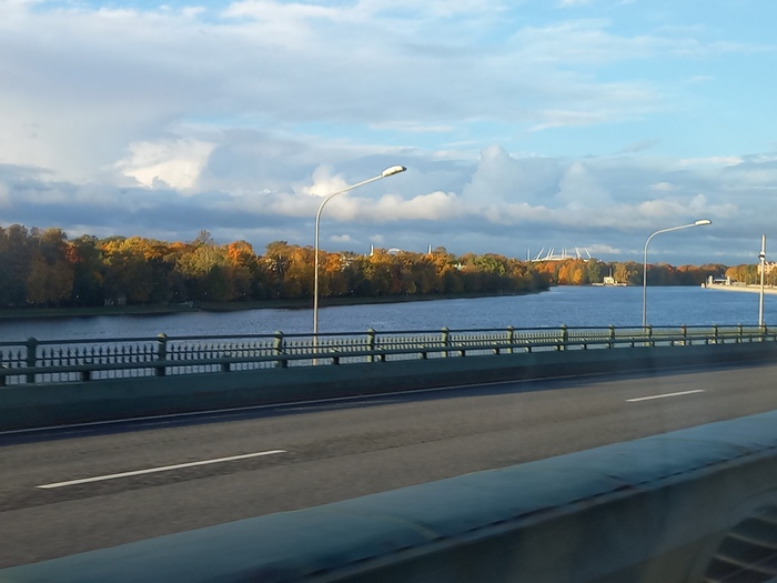 Питер, осень 2025. Случайное фото по пути с работы.