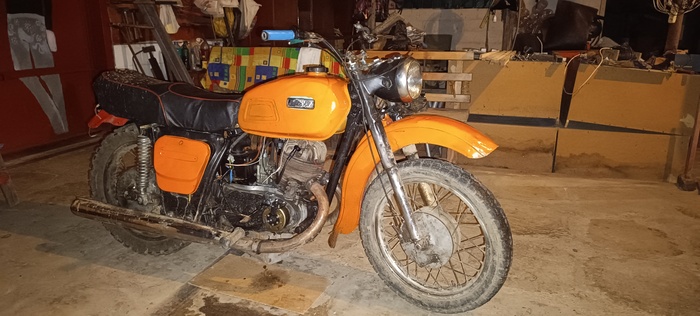 Вот и этот чудо агрегат, уже перекрашеный и с CDI зажиганием.