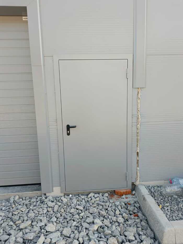 Противопожарные двери EIS 30, EI 60: производство, характеристики и применение