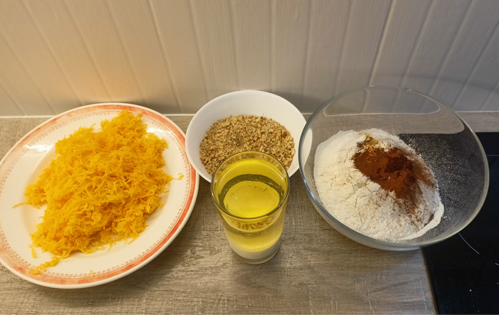 В стакане молоко и масло