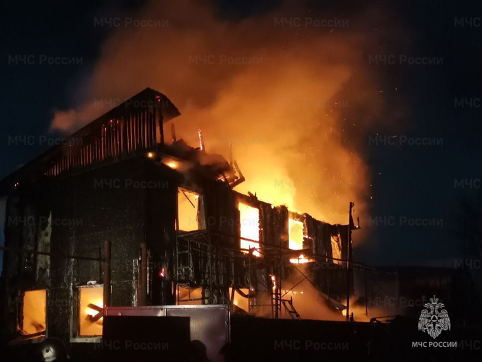 Семь человек погибли при пожаре в Сургуте