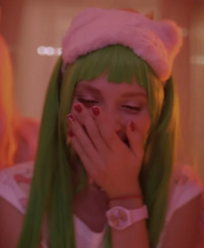 несколько лет назад с ними познакомилась Мари Бизу, с того времени они всегда занимали комнату вместе.